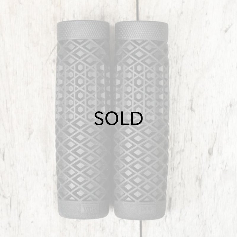 画像1: CULT(カルト）VANSxCULT MOTORCYCLE WAFFLE GRIP BLACK（ブラック） 1 or 7/8 (1)