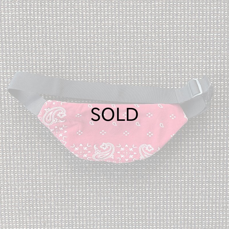 画像2: 【BrandNew】Remake Paisley Bandana Body Bag/Red （リメイク・ペイズリー柄バンダナ・ボディバッグ・レッド） (2)