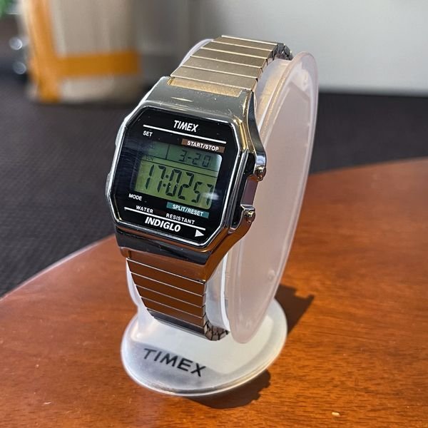 画像1: 【Newused】Timex(タイメックス）T78587 クラッシックデジタル・シルバー（インディグロナイトライト） (1)