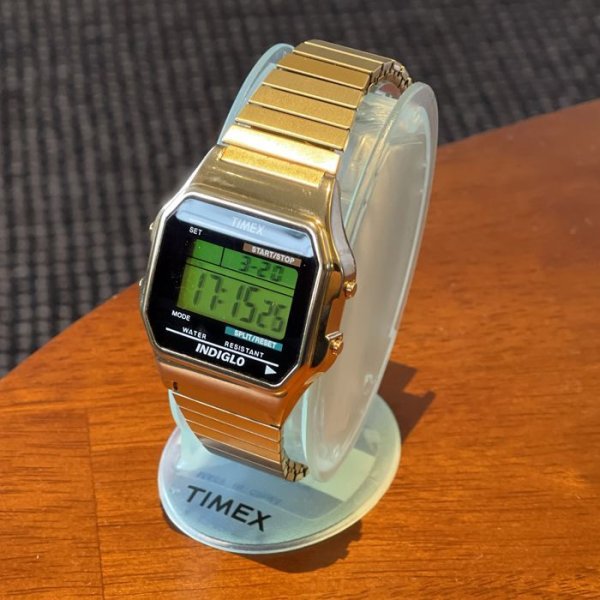 画像1: 【Newused】Timex(タイメックス）T78677 クラッシックデジタル・ゴールド（インディグロナイトライト） (1)